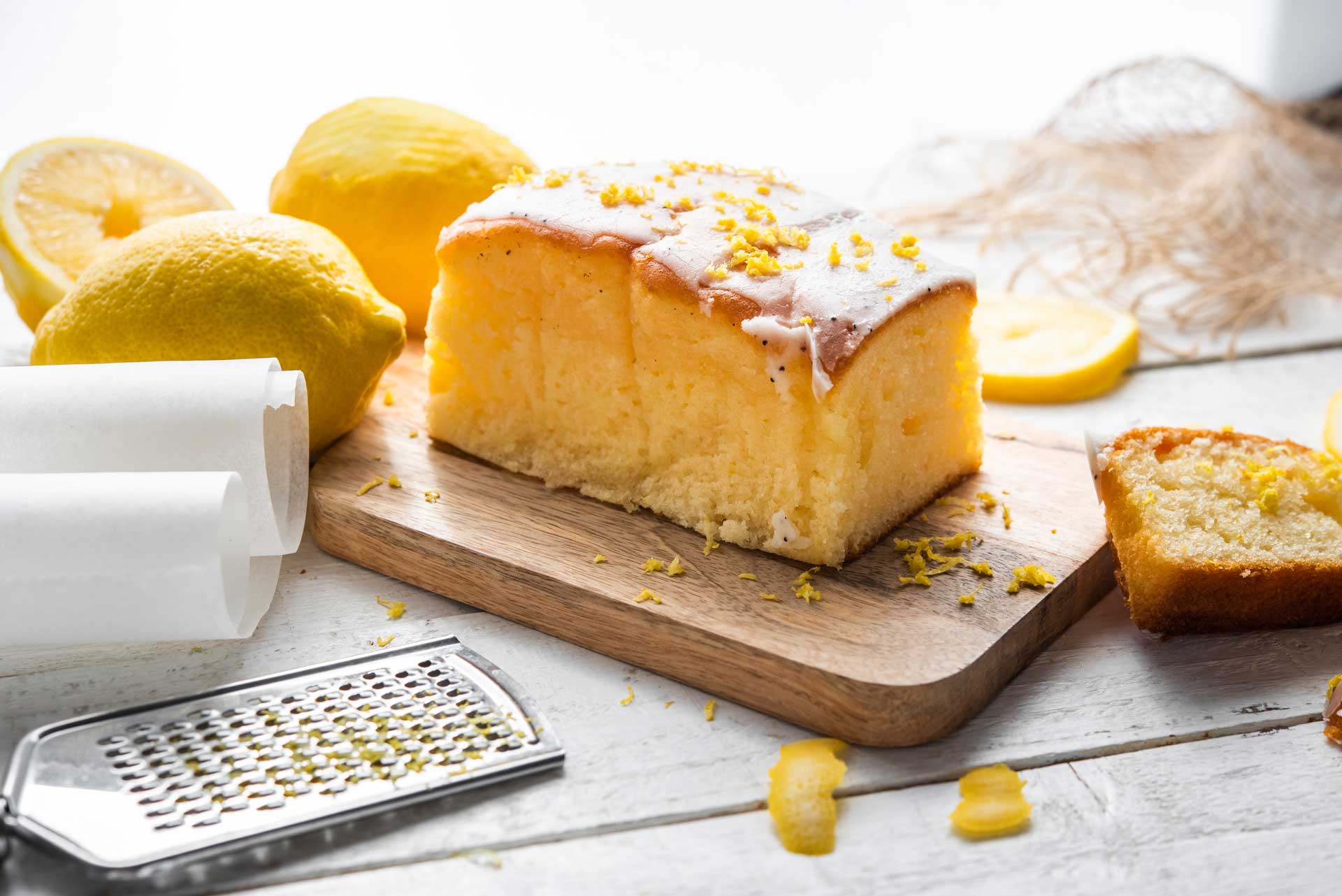Lemon sponge cake with olive oil