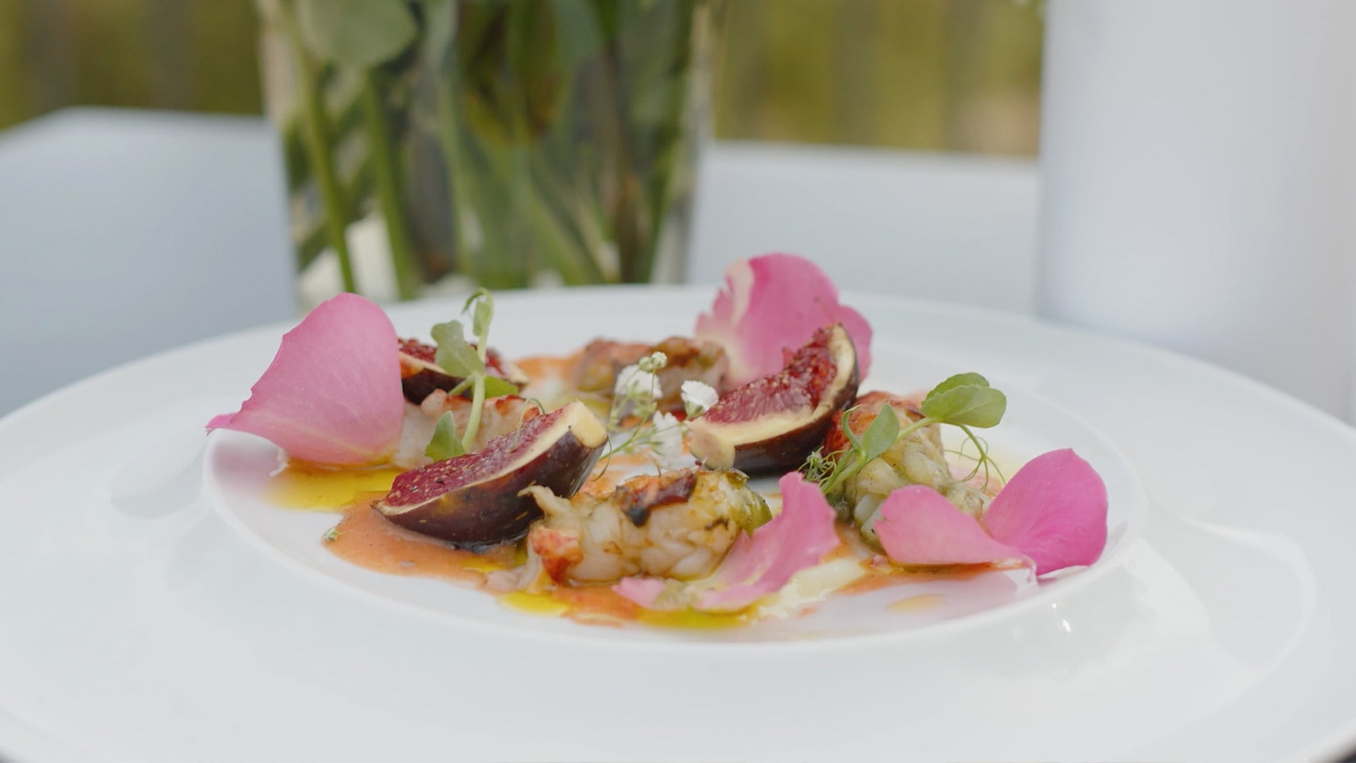 Receta gourmet de bogavante a la brasa con higos y gazpacho de fresa, elaborada por el chef José Cortés 1 Bogavante a la brasa con higos y gazpacho de fresa