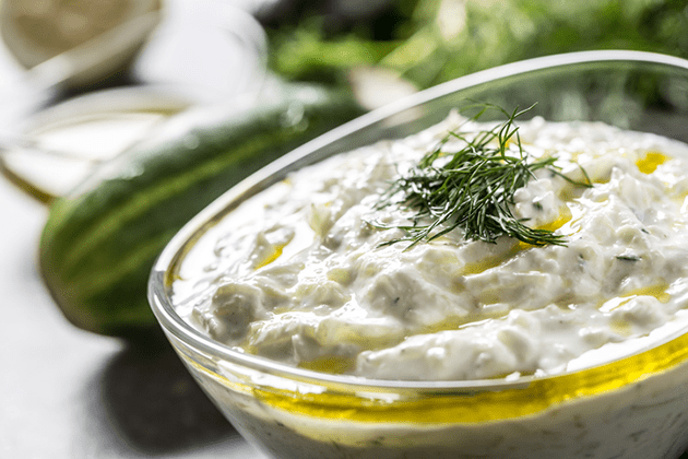 Nudelsalat mit Tzatziki-Sauce 1 Tzatziki-Sauce mit Nativem Olivenöl extra