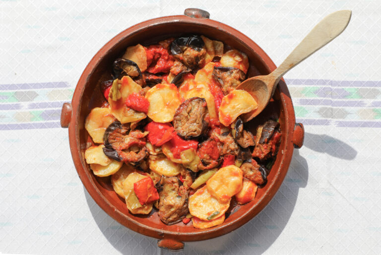 Mallorcan tumbet: Mediterranean flavor full of extra virgin olive oil |  Treurer - Aceite de oliva virgen de Mallorca