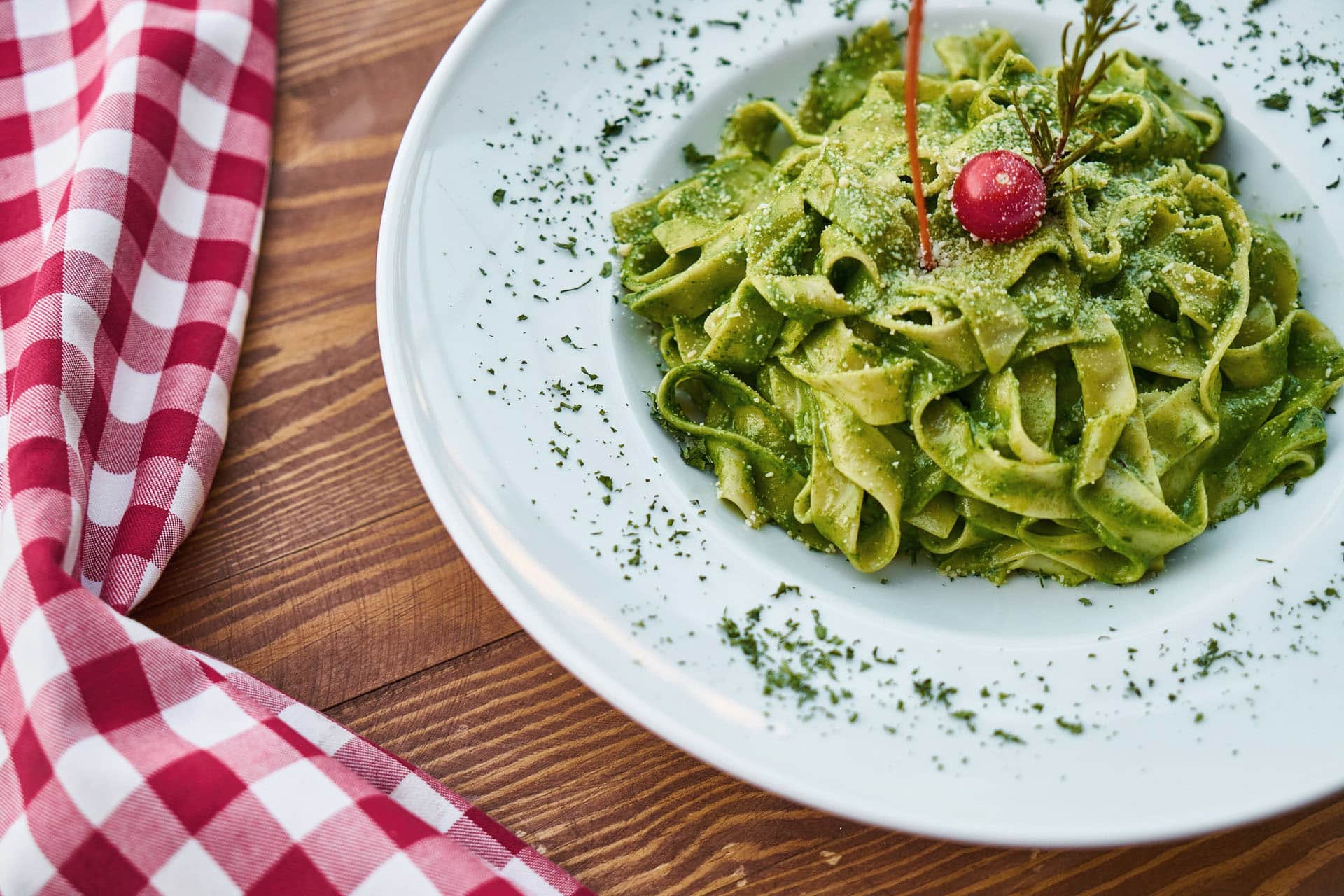 Vegan Avocado Pesto Pasta